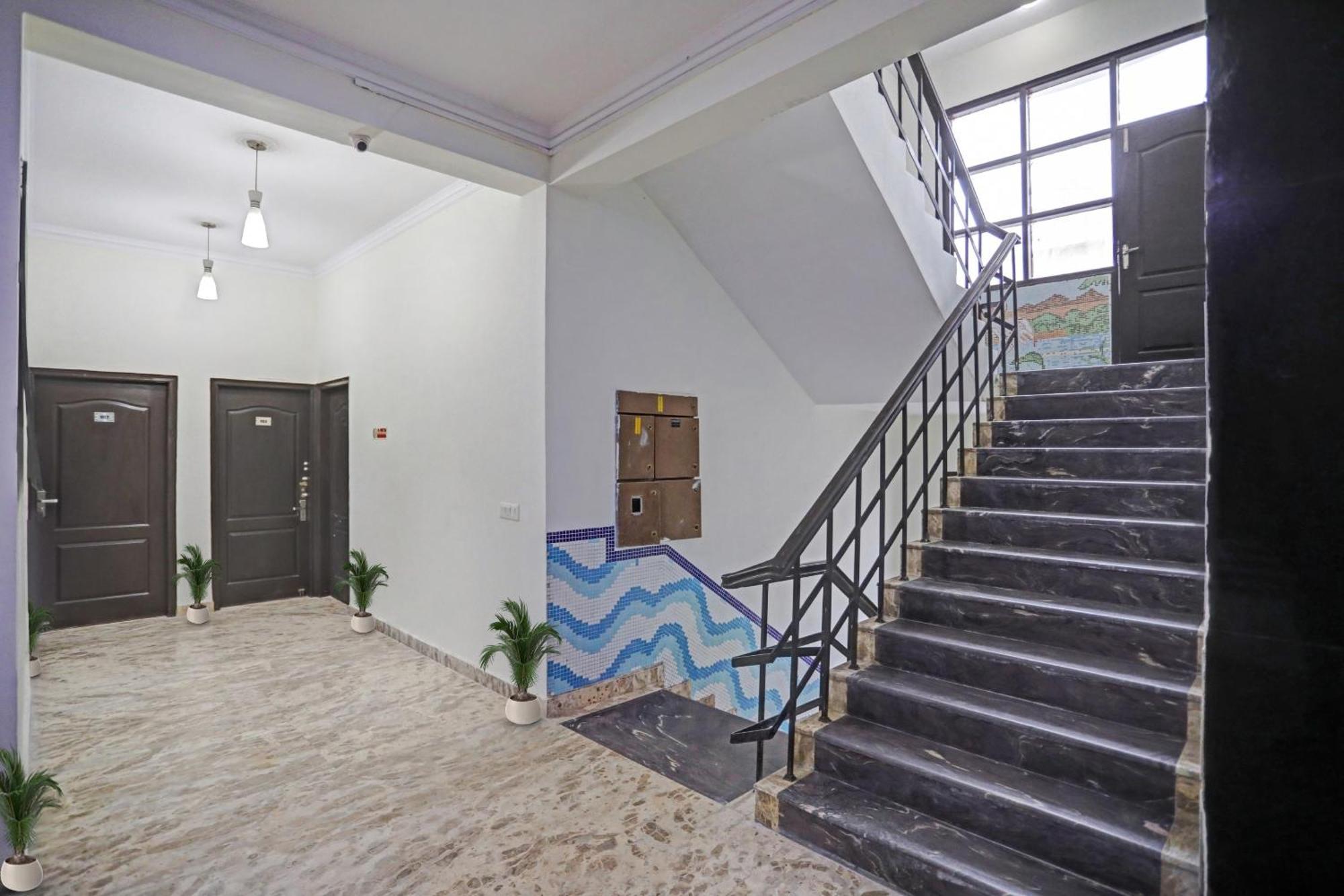 Hotel Townhouse The Premier View Near Iskcon Temple Noida Exteriér fotografie