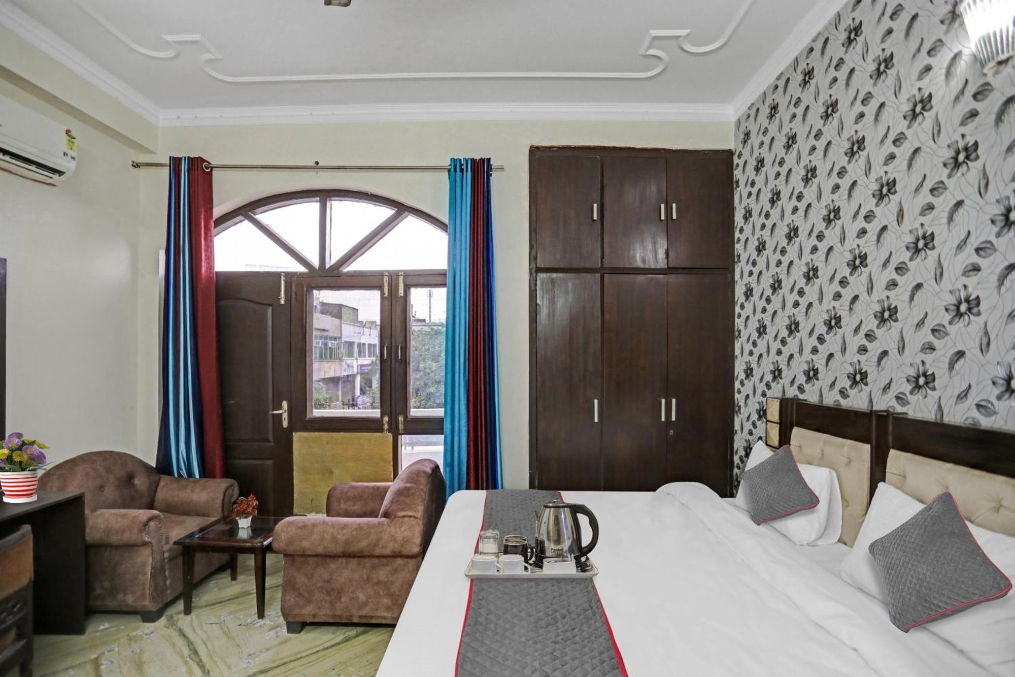 Hotel Townhouse The Premier View Near Iskcon Temple Noida Exteriér fotografie