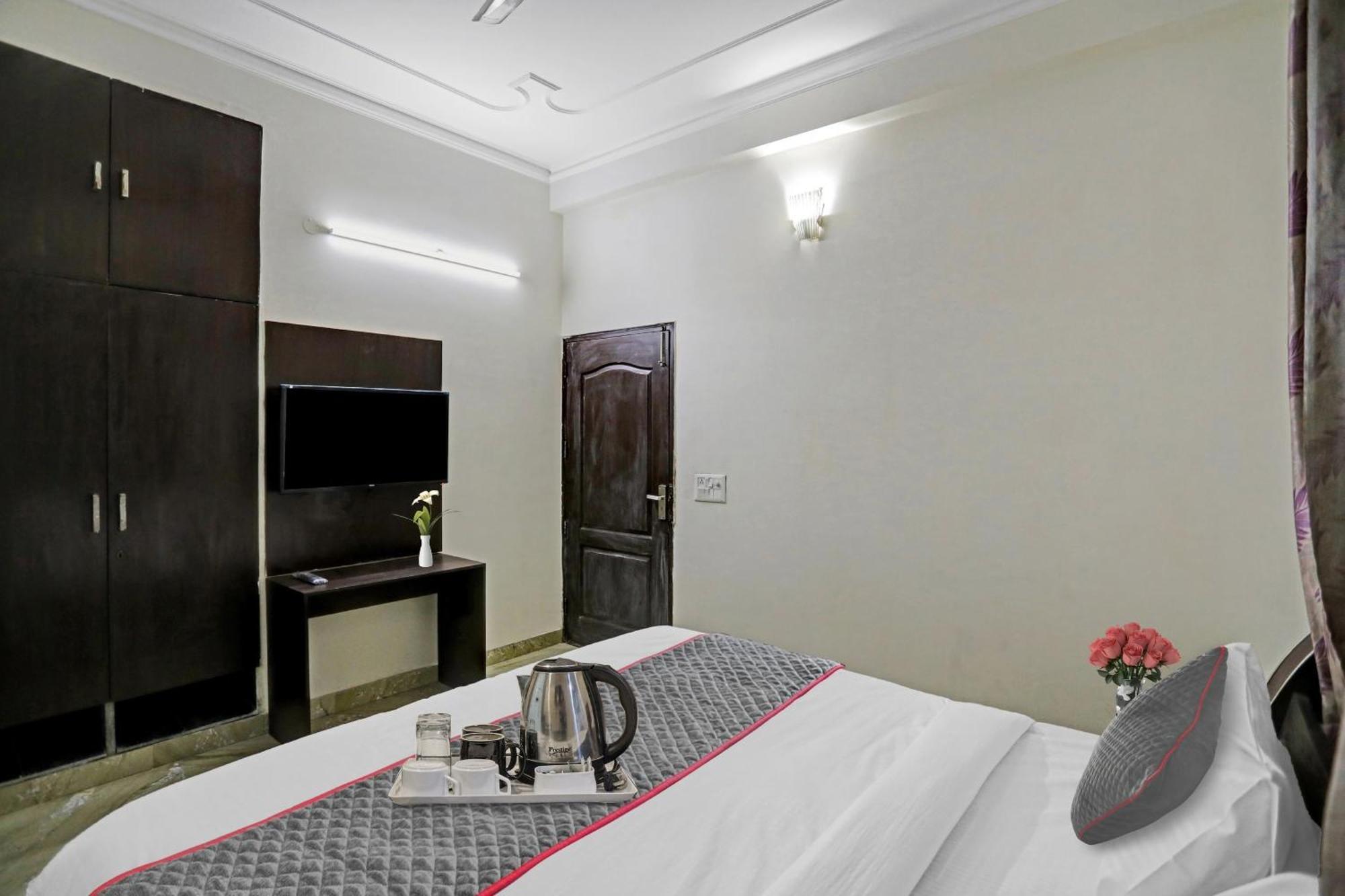 Hotel Townhouse The Premier View Near Iskcon Temple Noida Exteriér fotografie