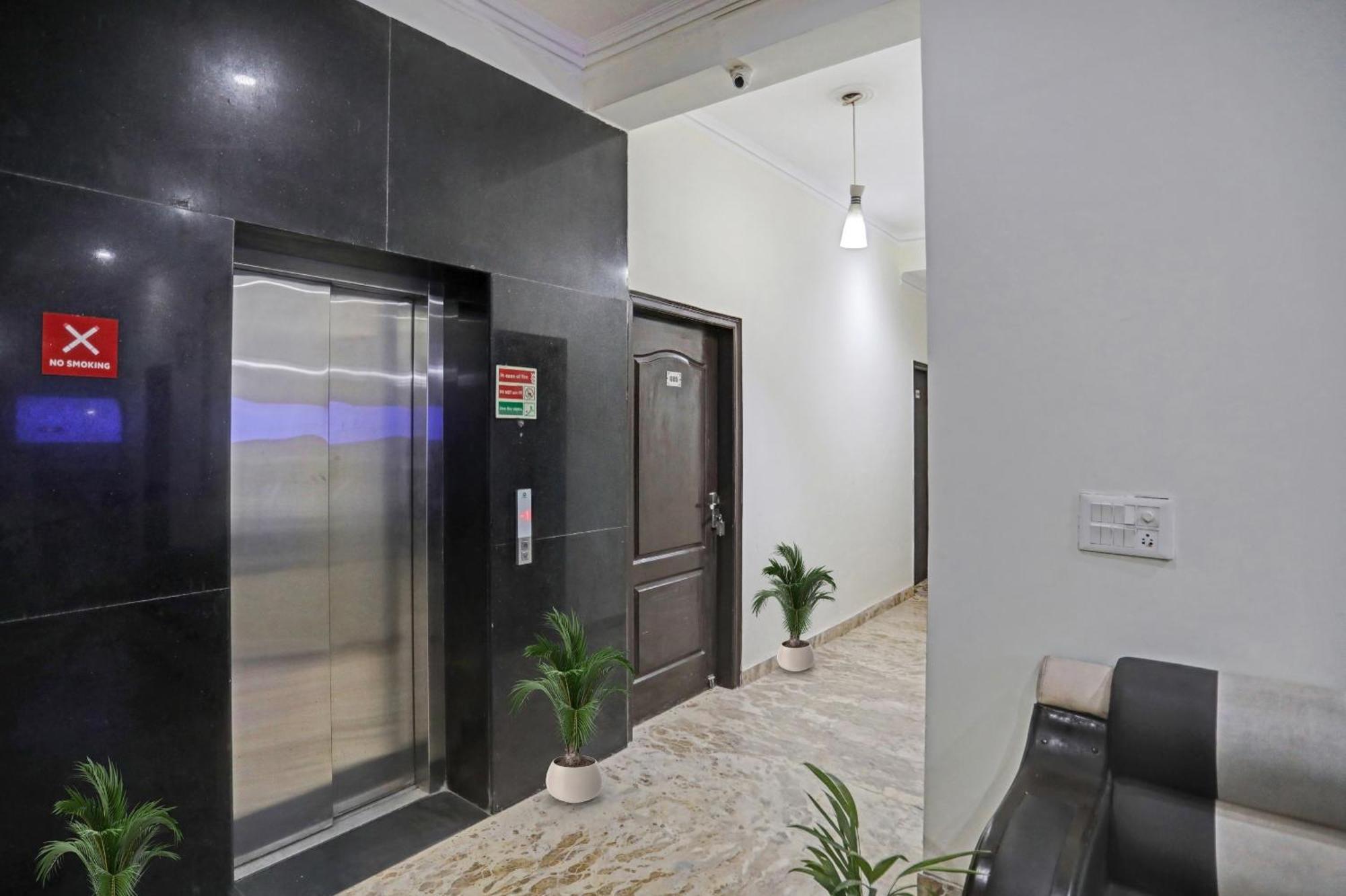 Hotel Townhouse The Premier View Near Iskcon Temple Noida Exteriér fotografie