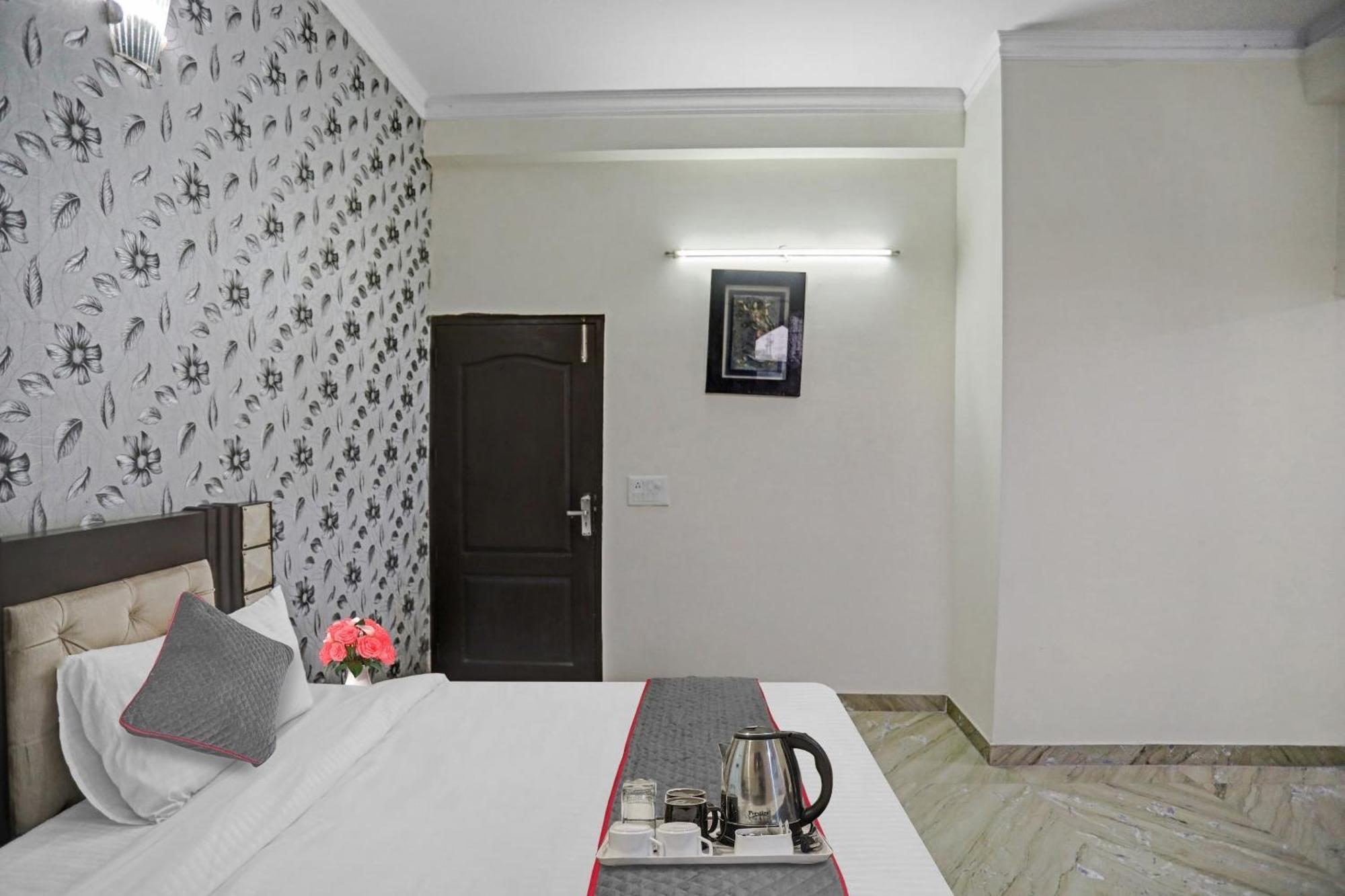 Hotel Townhouse The Premier View Near Iskcon Temple Noida Exteriér fotografie