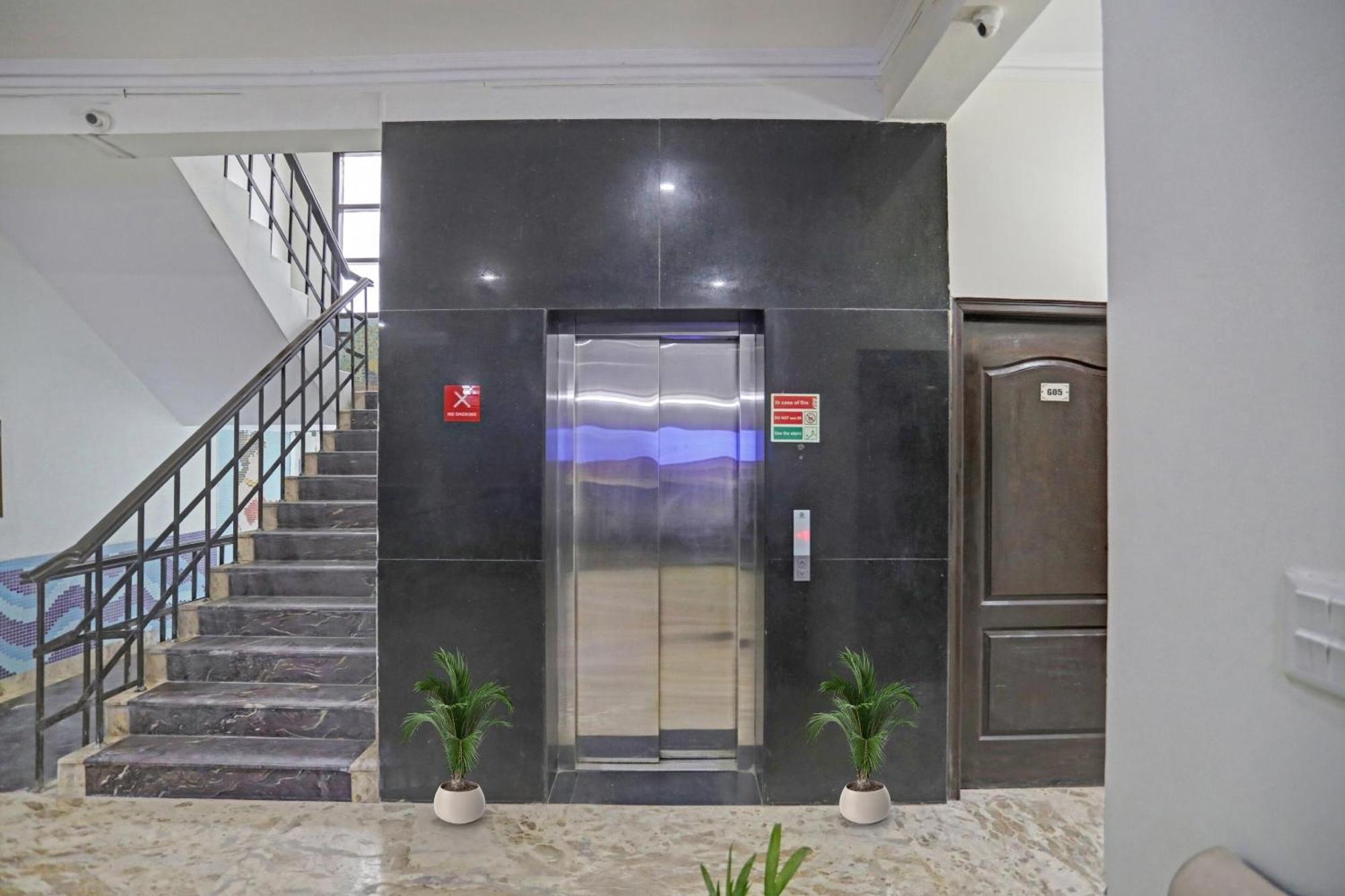 Hotel Townhouse The Premier View Near Iskcon Temple Noida Exteriér fotografie