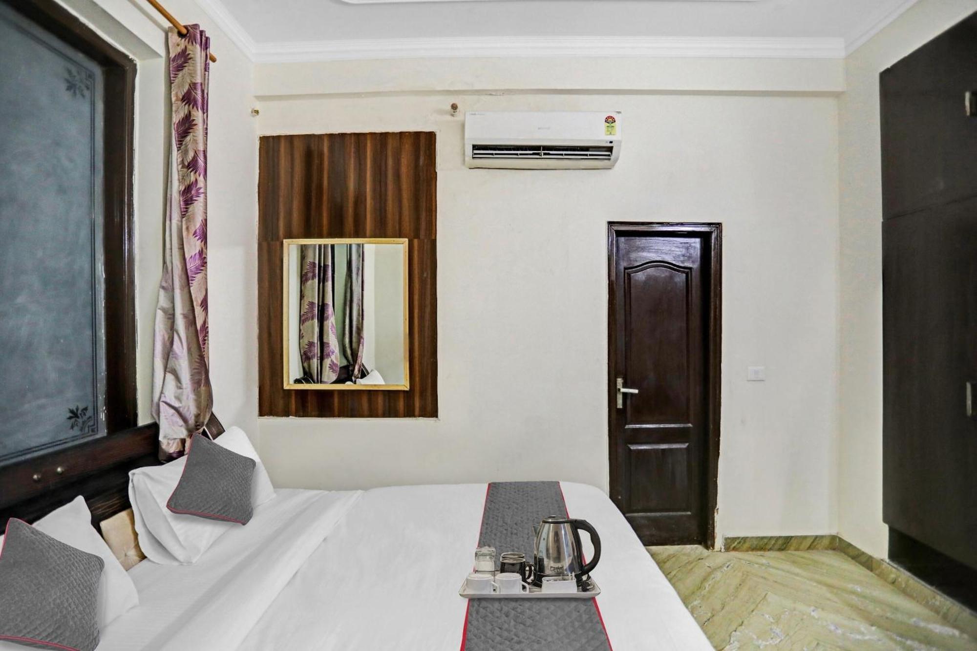 Hotel Townhouse The Premier View Near Iskcon Temple Noida Exteriér fotografie