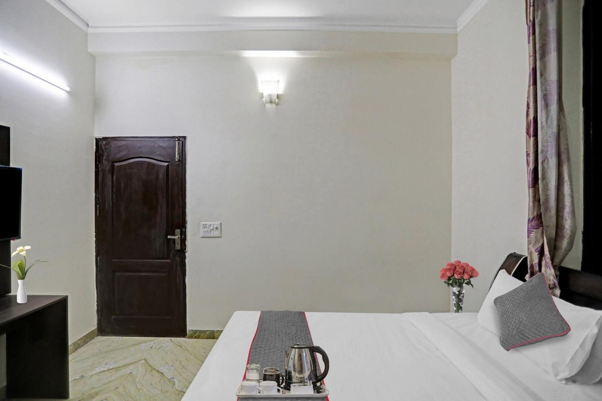 Hotel Townhouse The Premier View Near Iskcon Temple Noida Exteriér fotografie
