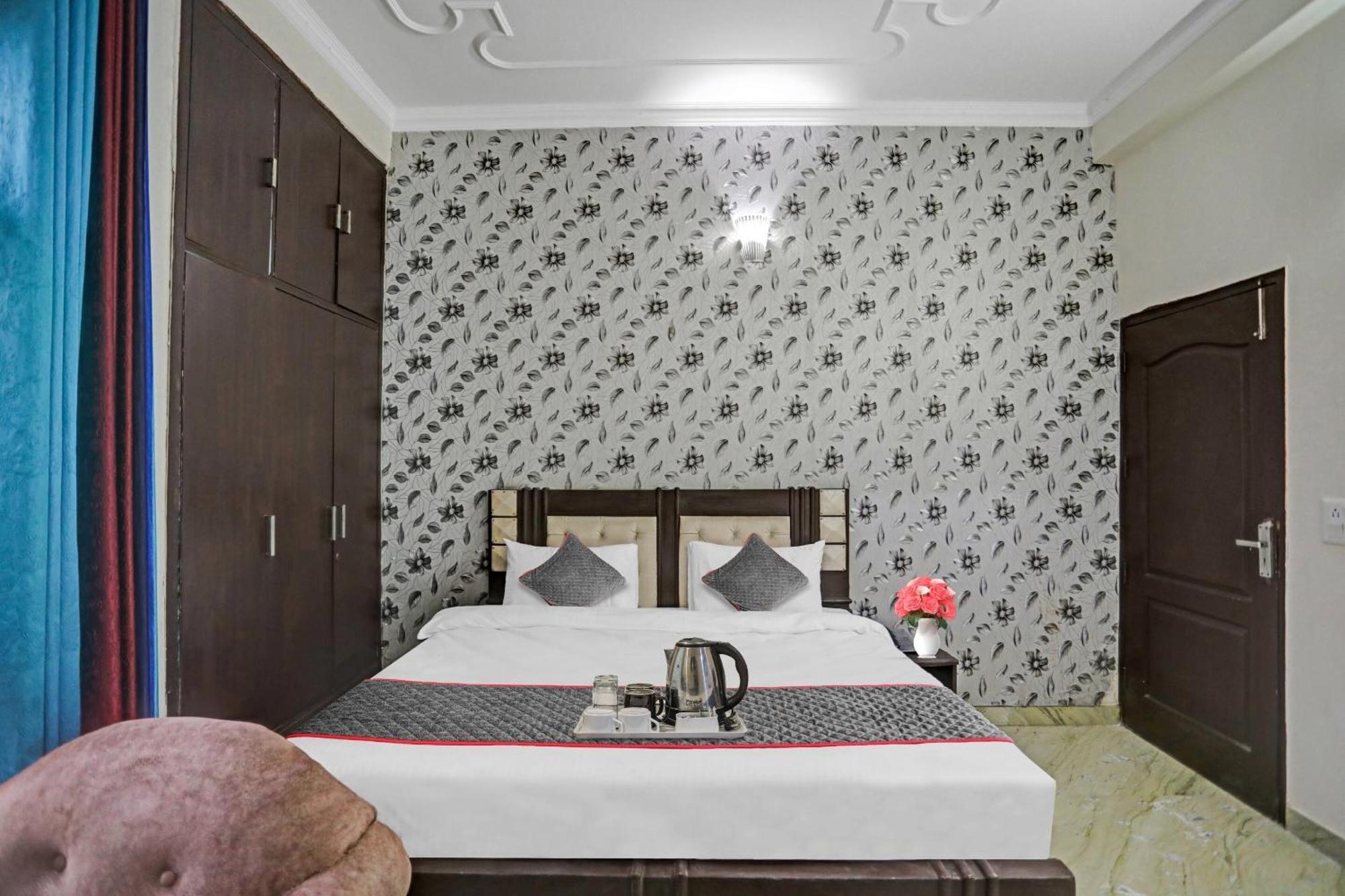 Hotel Townhouse The Premier View Near Iskcon Temple Noida Exteriér fotografie