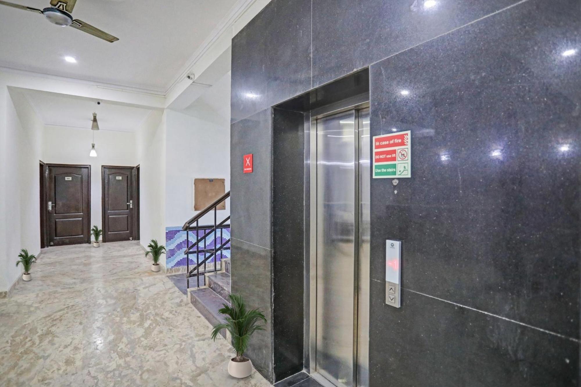 Hotel Townhouse The Premier View Near Iskcon Temple Noida Exteriér fotografie